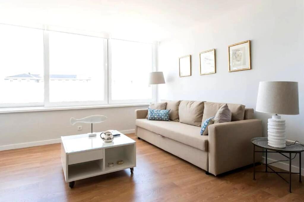 Elegant And Bright Apartment In Ещорил Екстериор снимка