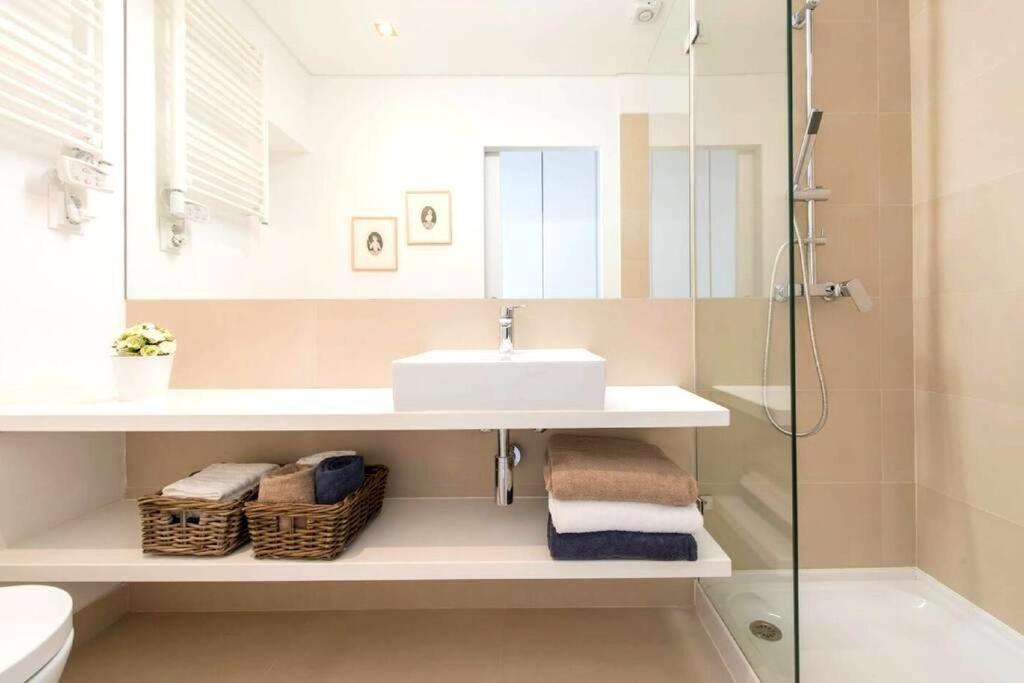 Elegant And Bright Apartment In Ещорил Екстериор снимка